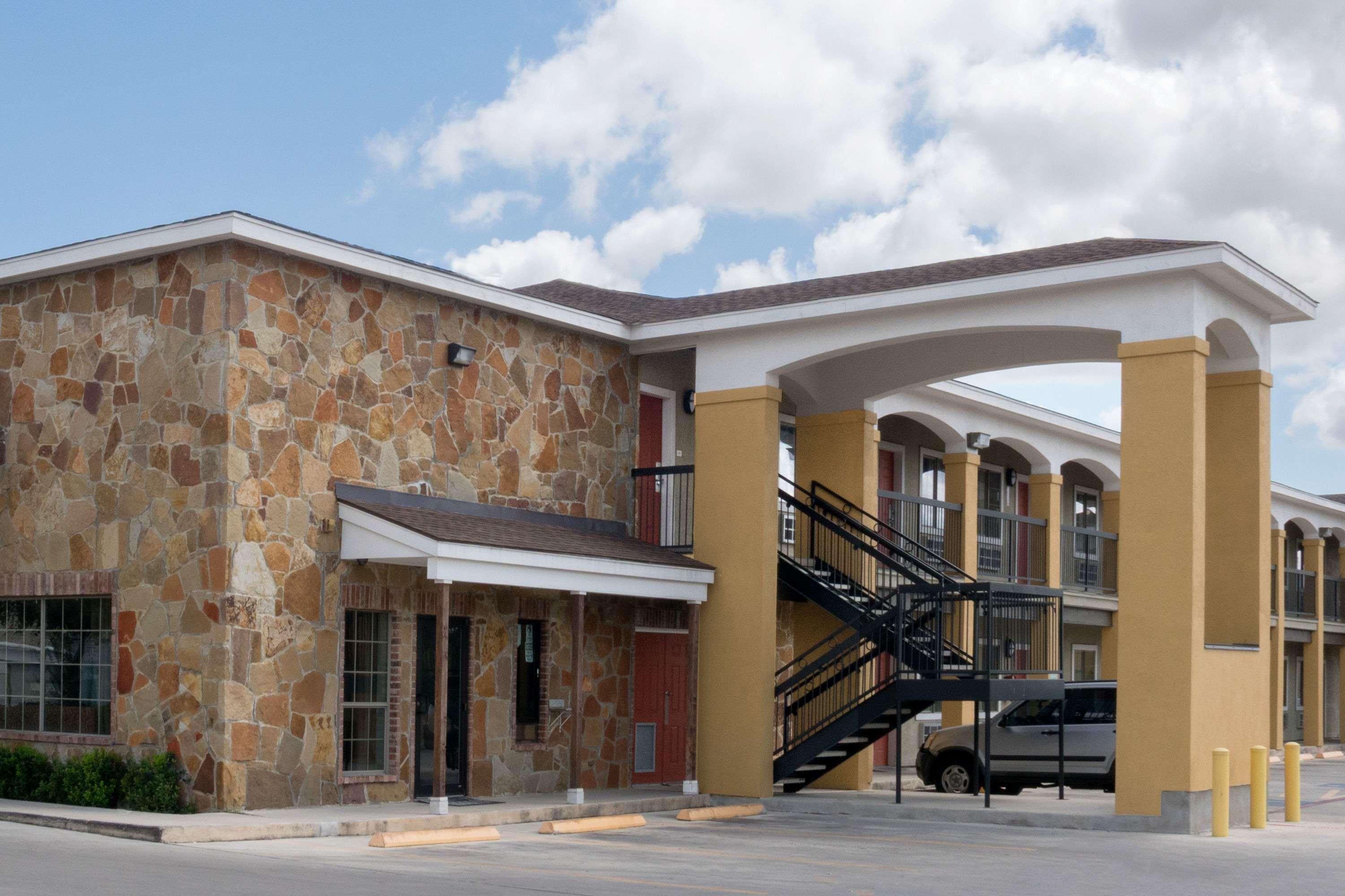 Super 8 By Wyndham San Antonio Near Fort Sam Houston Exterior foto