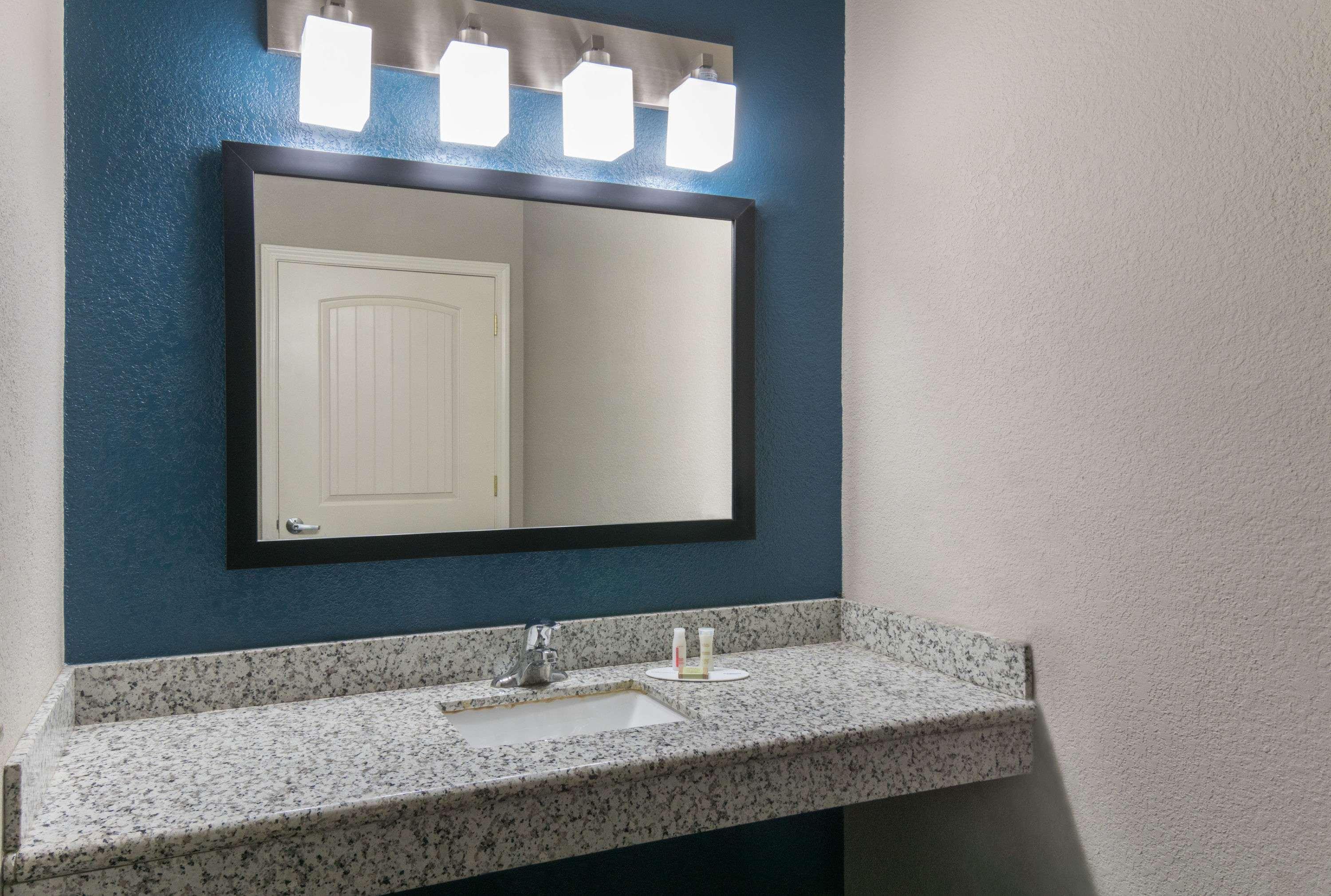 Super 8 By Wyndham San Antonio Near Fort Sam Houston Exterior foto