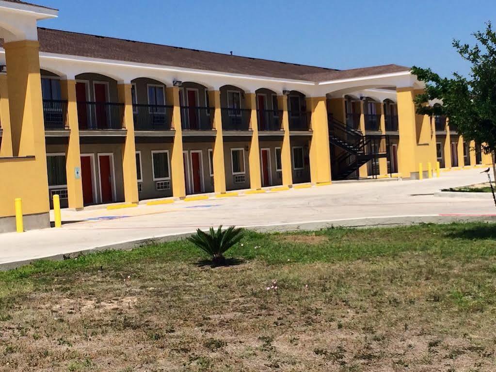 Super 8 By Wyndham San Antonio Near Fort Sam Houston Exterior foto